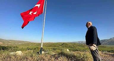 Seyit Tahir Dede'nin hüzünlü bayrak nöbeti
