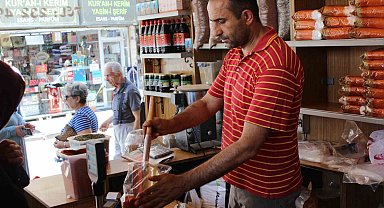 Sucuk içini yoğururken dikkat: Su koymak ekşime ihtimalini yükseltiyor
