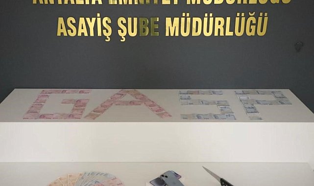 Sürücüyü aracından indirip bıçak zoruyla gasp eden 3 kişi tutuklandı