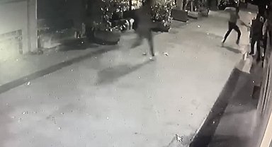 Taksim'de gece kulübünde "bakma" dehşeti kamerada: Defalarca bıçakladı