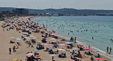 Tatilciler bayramın ikinci gününde de Çeşme'ye akın etti