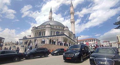 Tevhid Cami ibadete açıldı