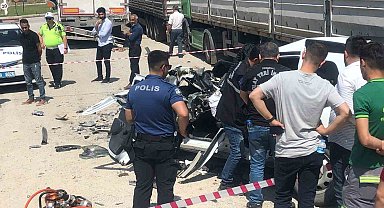 Tıra saplanan aracın sürücüsü feci şekilde can verdi