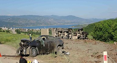 Tokat'ta otomobil ile kamyon kafa kafaya çarpıştı: 3 ölü, 2 ağır yaralı