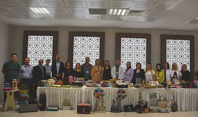 Toplum Ruh Sağlığı Merkezi'nde tedavi gören bireylerin el sanatı ürünleri sergilendi