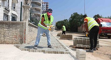 Toroslar'da yollar kilit parke ile yenileniyor