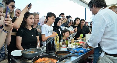 Türk Somon Festivali'nde 1 ton hamsi yediler