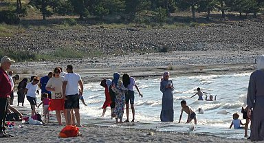 Türkiye'nin Maldivleri Salda Gölü'ne bayramda ziyaretçi akını
