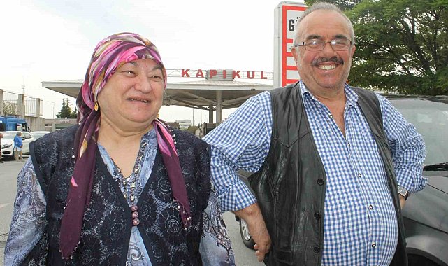 Türkiye'ye gelen gurbetçiler duygu dolu anlar yaşıyor