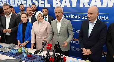 Ulaştırma ve Altyapı Bakanı Abdulkadir Uraloğlu, memleketinde vatandaşlarla bayramlaştı