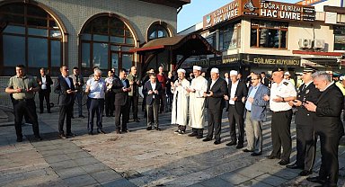Vali Atay vatandaşlarla bayramlaştı