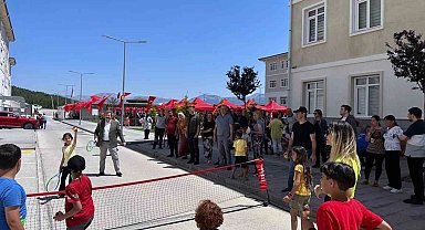 Vali Tavlı depremzede aileler ile Bayram şenliğinde bir araya geldi