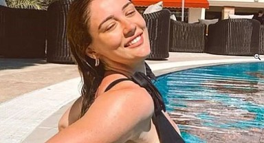 Voleybolcu Zehra Güneş'ten bikinili havuz pozu!