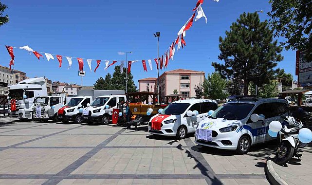 Yahyalı Belediyesi Yeni Araçlarını Törenle Tanıttı