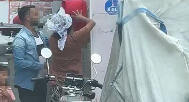 Yardım kutusuna çocuk soktular: Beğenmedikleri kıyafetleri kutuya geri attılar