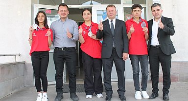 Yarışmadan dereceyle dönen belde okulunun azimli öğrencileri günün yarısını çalışarak geçiriyorlar