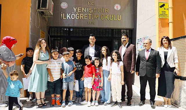 Yenişehir'de öğrencilerin karne sevinci