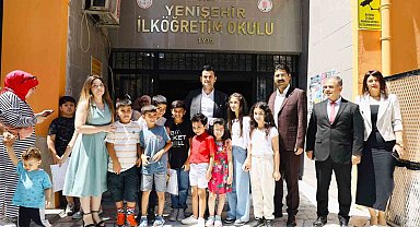Yenişehir'de öğrencilerin karne sevinci
