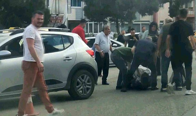Yol ortasındaki taksi sürücüsü ve vatandaşın kavgası kameraya yansıdı