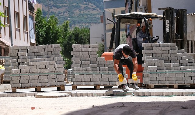Yunusemre'de yollar yenileniyor