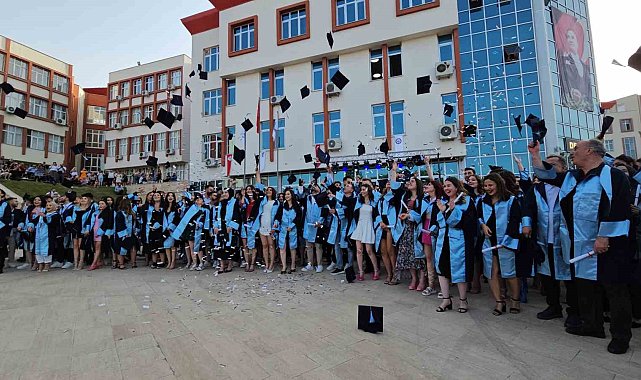 Ziraat Fakültesi'nde mezuniyet coşkusu