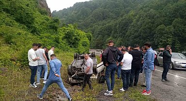 Zonguldak'ta otomobil taklalar atarak durabildi