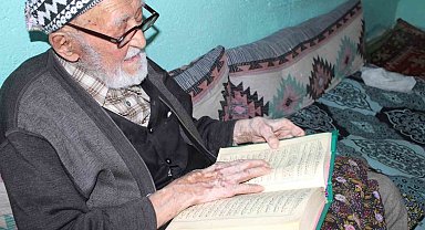 105 yaşındaki 'Mehmet Amca' yaşantısıyla gençlere örnek oluyor