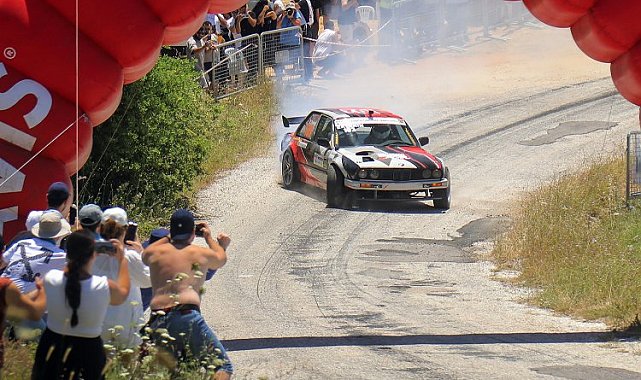 52 otomobil sporcusundan Şahintepe'de büyük çekişme
