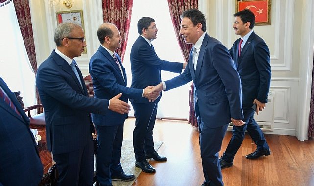 Adalet Bakanı Tunç, Bakanlık personeliyle bayramlaştı