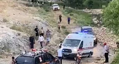 Adıyaman'da suya balıklama atlayan genç kayalara çakıldı!