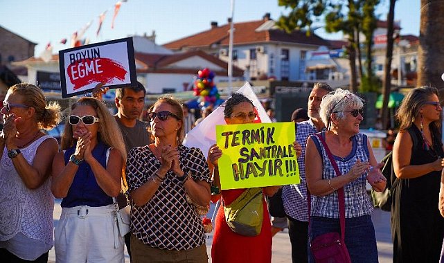 Akbelen kıyımına karşı Ayvalık'ta 'zincirli' eylem