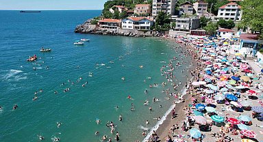 Akdeniz sahillerini aratmadı, 3 bin kişi denize akın etti