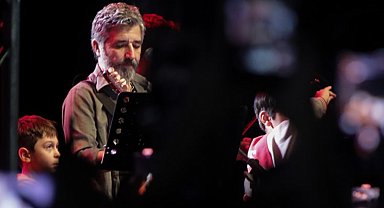 Ali Kınık şarkılarını Kütahyalılar için söyledi