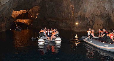 Altınbeşik Mağarası'nı bayram tatilinde 10 bin kişi ziyaret etti