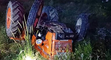 Altıntaş'ta devrilen traktörün altında kalan sürücü hayatını kaybetti