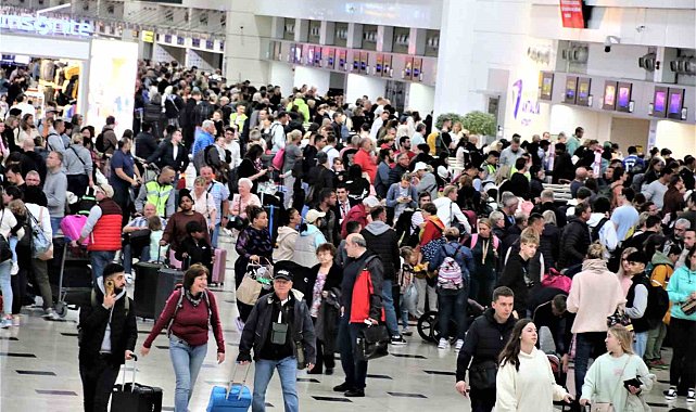 Antalya Havalimanı tüm zamanların uçak trafiği rekorunu kırdı