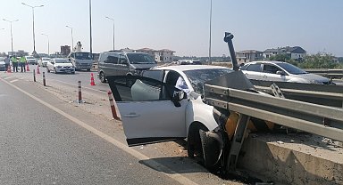 Antalya'da otomobil bariyere ok gibi saplandı: 1 ölü, 2 ağır yaralı