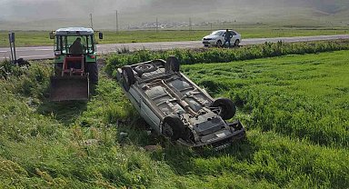 Ardahan'da düğün konvoyuna katılan otomobil şarampole devrildi: 5 yaralı