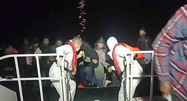 Ayvalık açıklarında 65 düzensiz göçmen kurtarıldı
