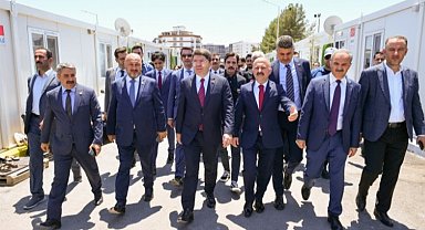 Bakan Tunç'tan Adıyaman'da afetzedelere ziyaret