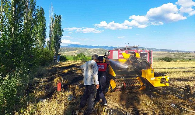 Balya makinesinden sıçrayan kıvılcım tarlayı yaktı