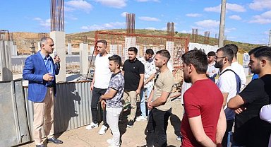 Başkan Çiftçi, Çayırovalı gençlere projelerini gezdirdi