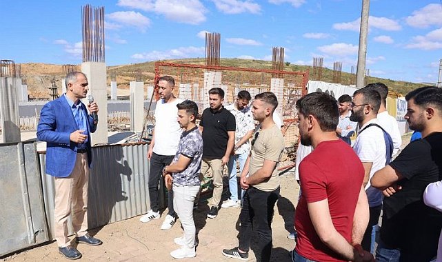 Başkan Çiftçi, Çayırovalı gençlere projelerini gezdirdi