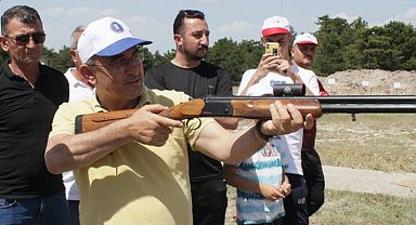 Başkan Işık Kütahya'da atış yarışmalarına katıldı