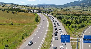Bayram dönüşünde araç kuyruğu 70 kilometreye ulaştı