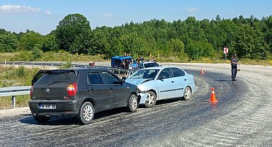 Bilecik-Bursa yolunda otomobiller kafa kafaya çarpıştı!