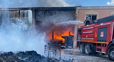 Bozüyük İnönü'de palet fabrikası yandı