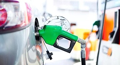 Bu gece yarısından itibaren benzine 2 lira 11 kuruş zam gelmesi bekleniyor