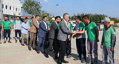 Bursa İnegöl mesaiye personeli kutlayarak başladı