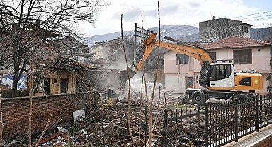 Bursa Osmangazi kaçak ve metruklardan temizleniyor